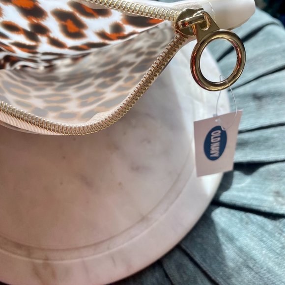 old navy leopard zip pouch - Picture 4 of 5